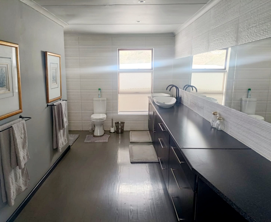 5 Bedroom Property for Sale in De Bakke Western Cape